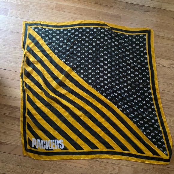 Packers Logo Scarf with Yellow and Black Stripes - Picture 1 of 4